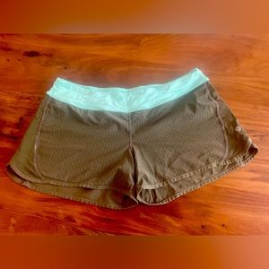 LULULEMON Shorts 6/8